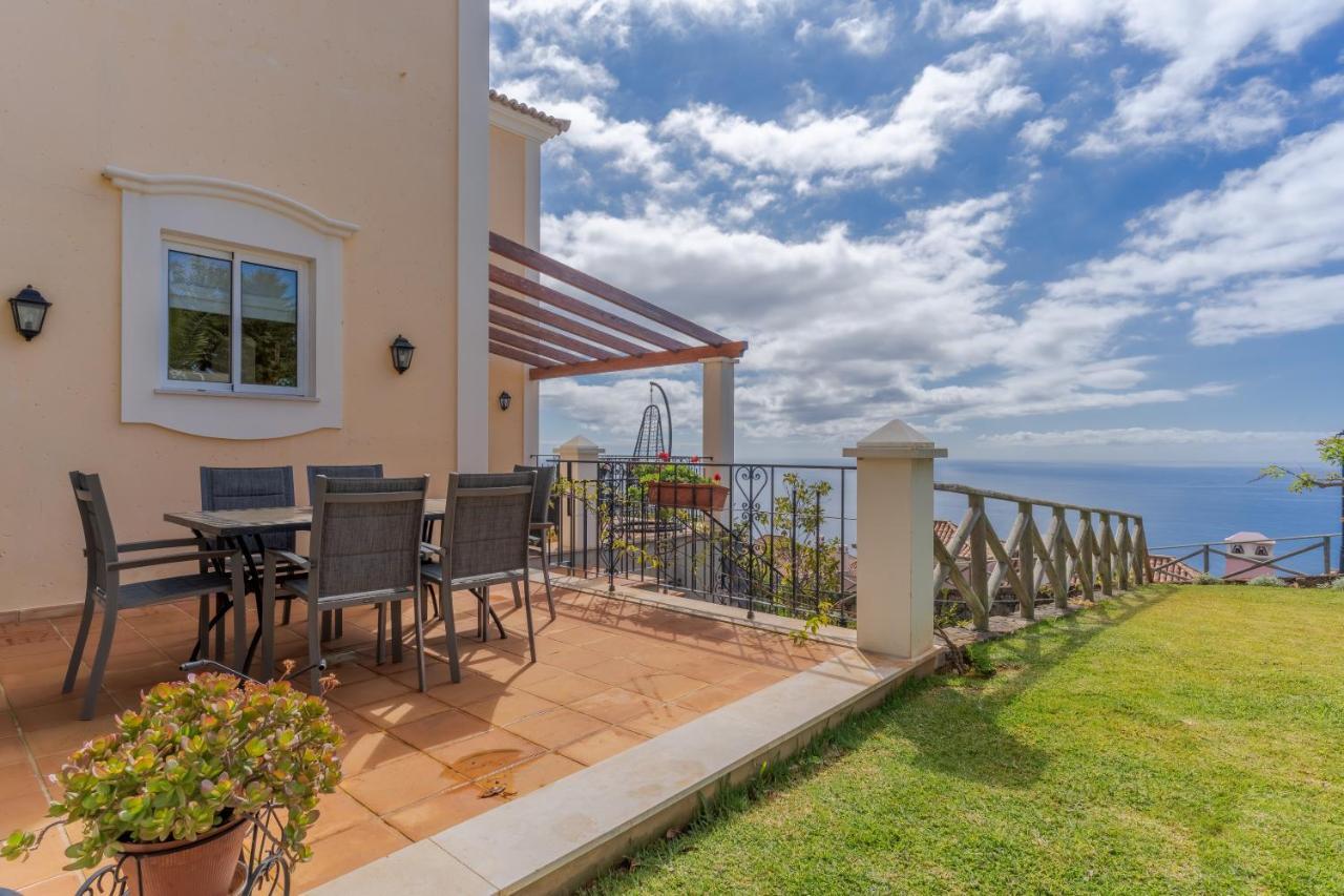 Villa Bougainvillea Palheiro Village By Hr Madeira Funchal  Exterior photo